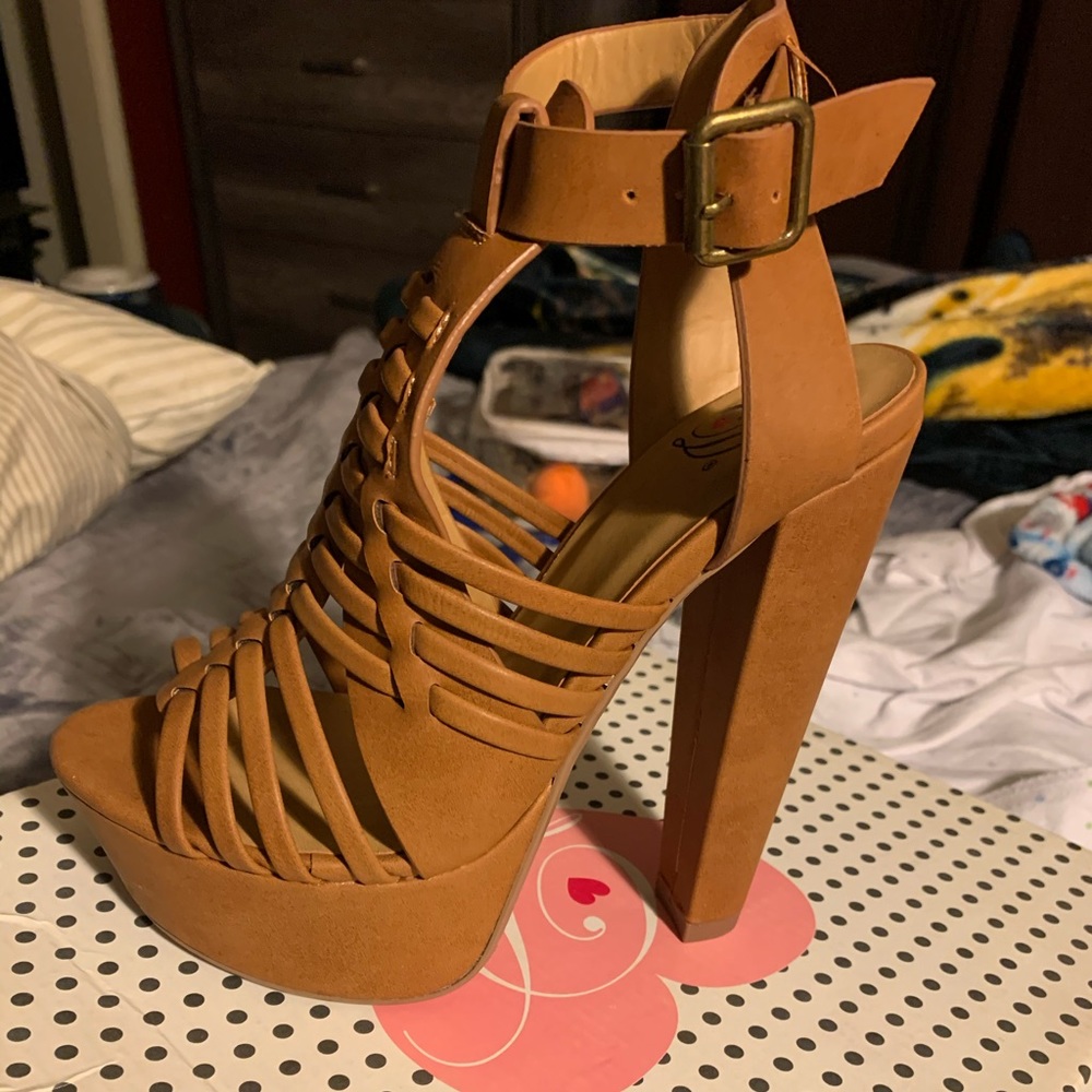 Heels - Picture 1 of 3
